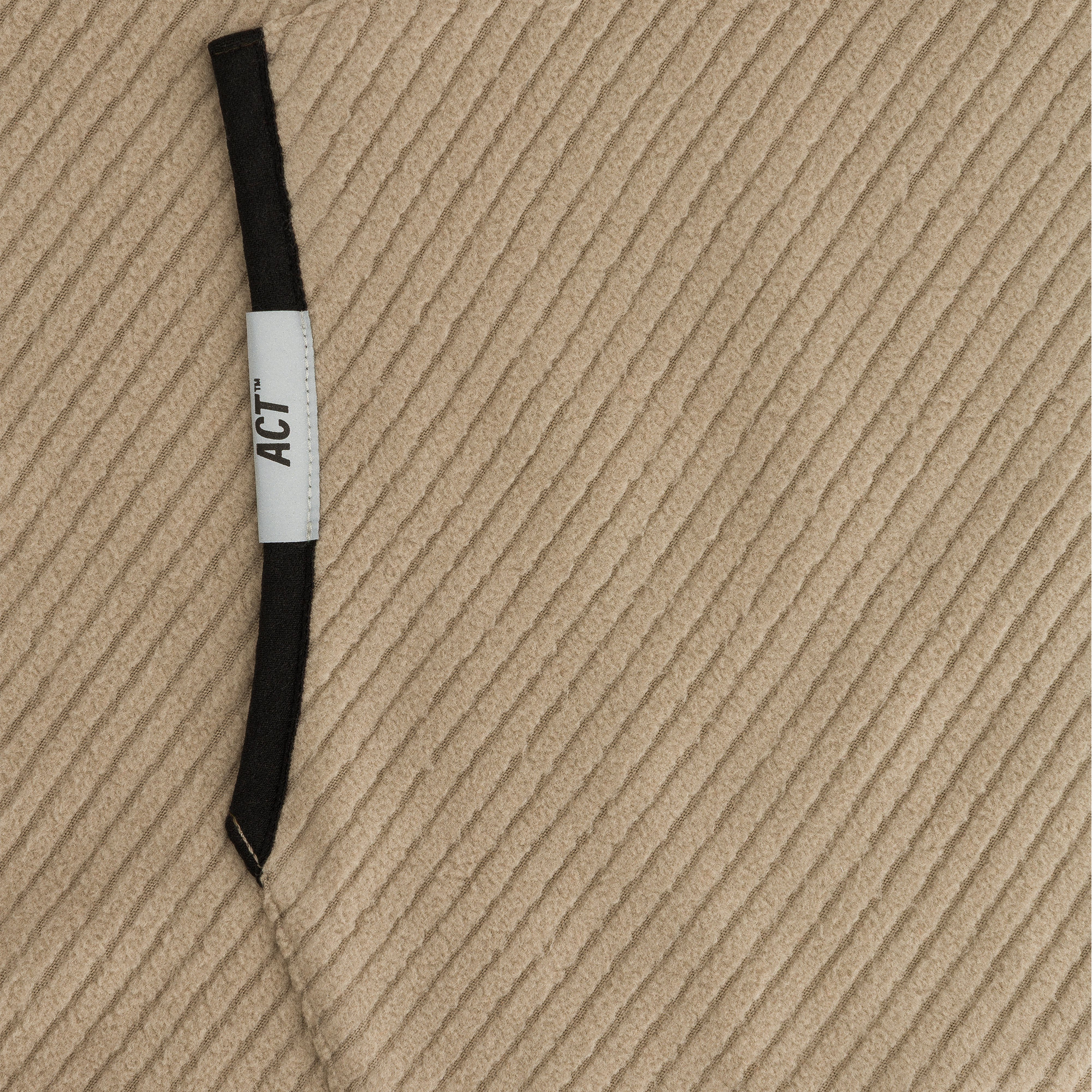 THERMOSHELL_HOODIE-2-3_34992c89-c7d6-44ba-aa35-b8e836db117b.png